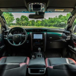 Ghế trước của xe Fortuner
